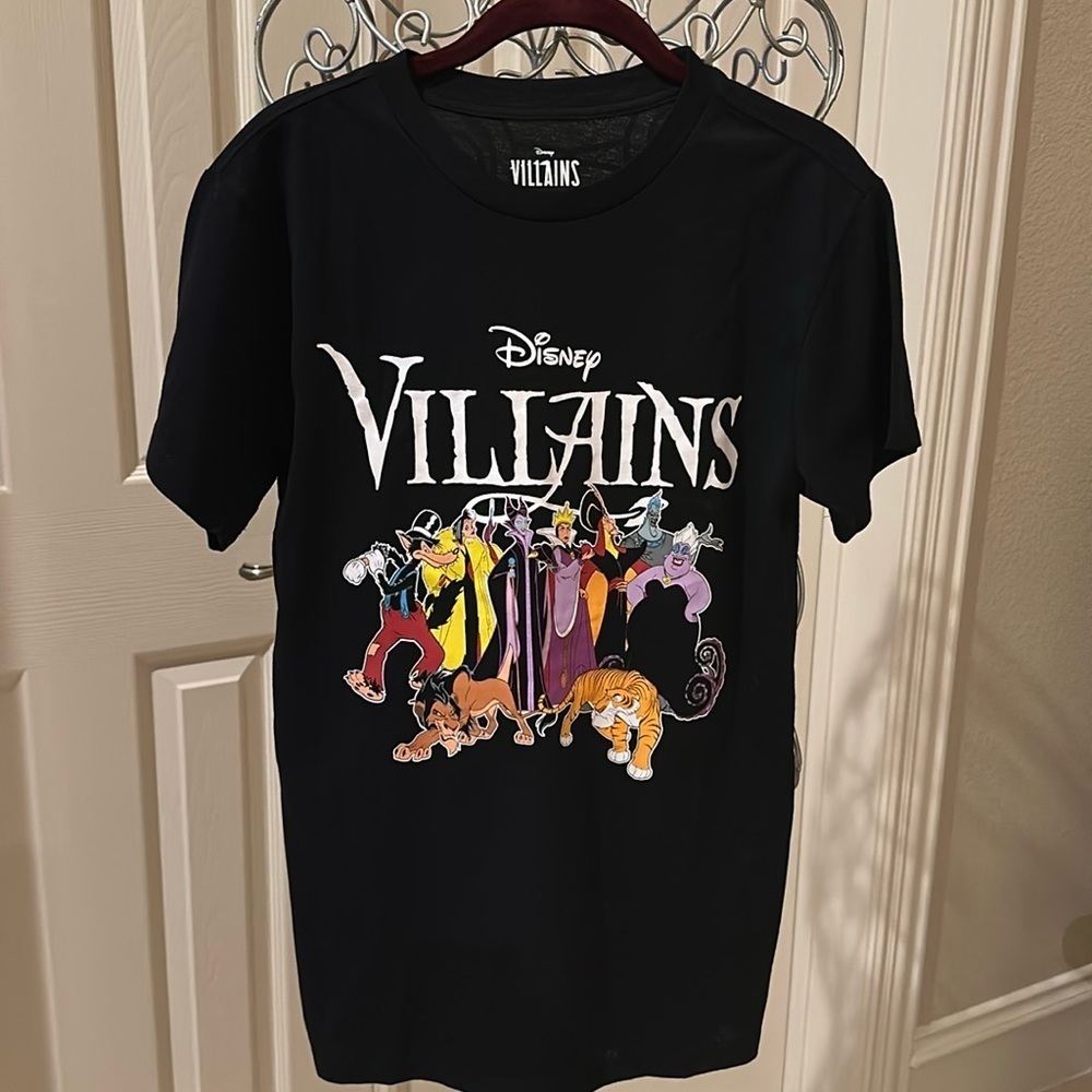 NWOT Disney Villains T-shirt size S